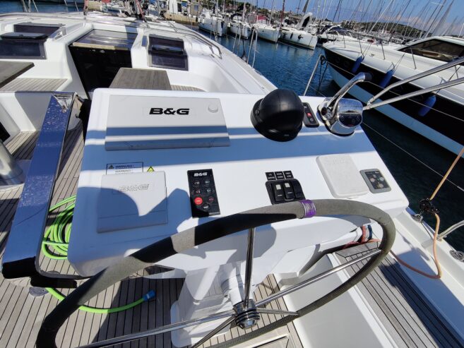 Hanse 548